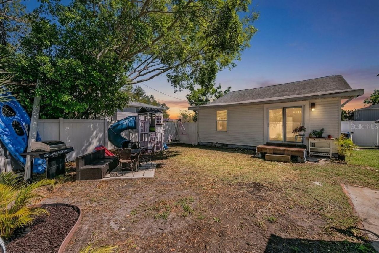 1875 Michigan Avenue Ne, Saint Petersburg, FL 33703 Photo