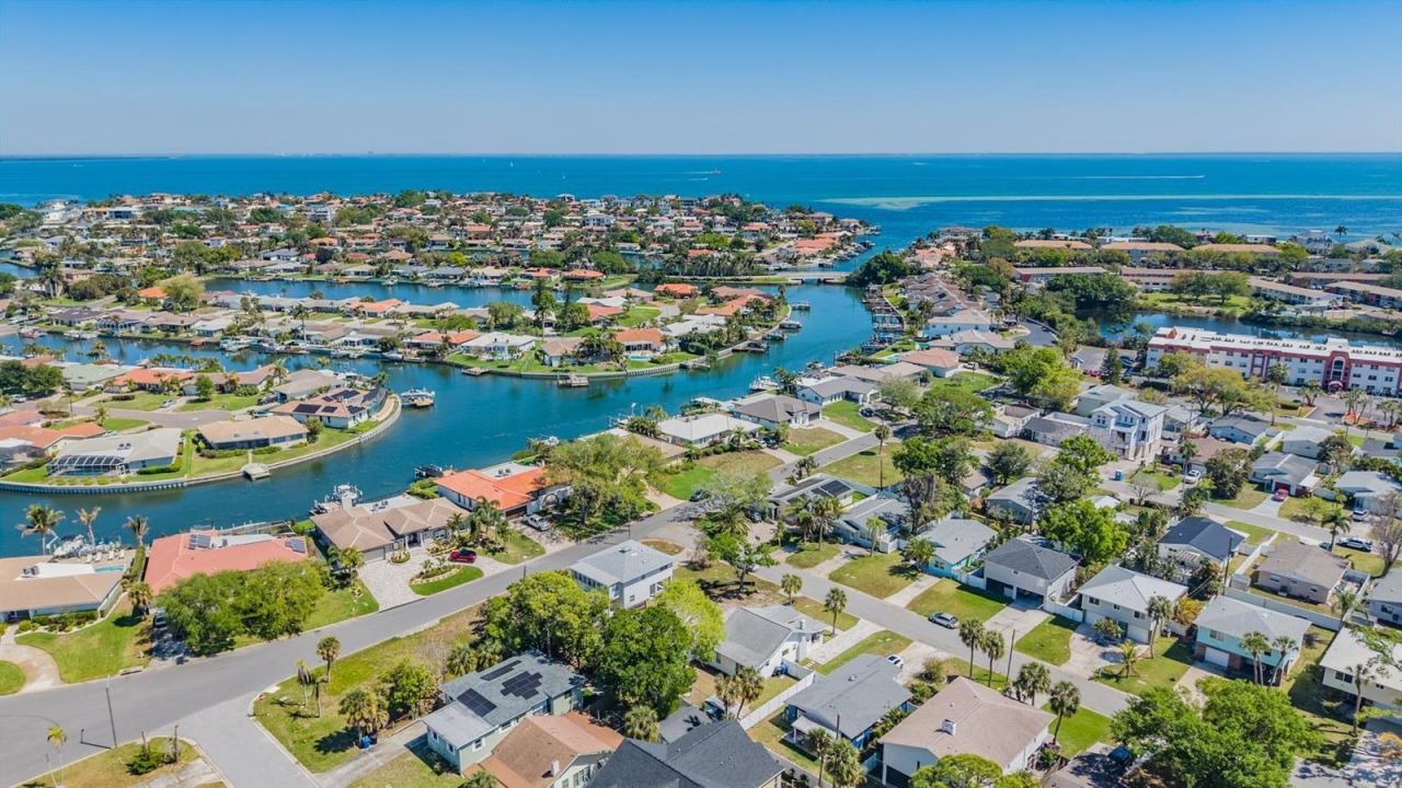 1875 Michigan Avenue Ne, Saint Petersburg, FL 33703 Photo