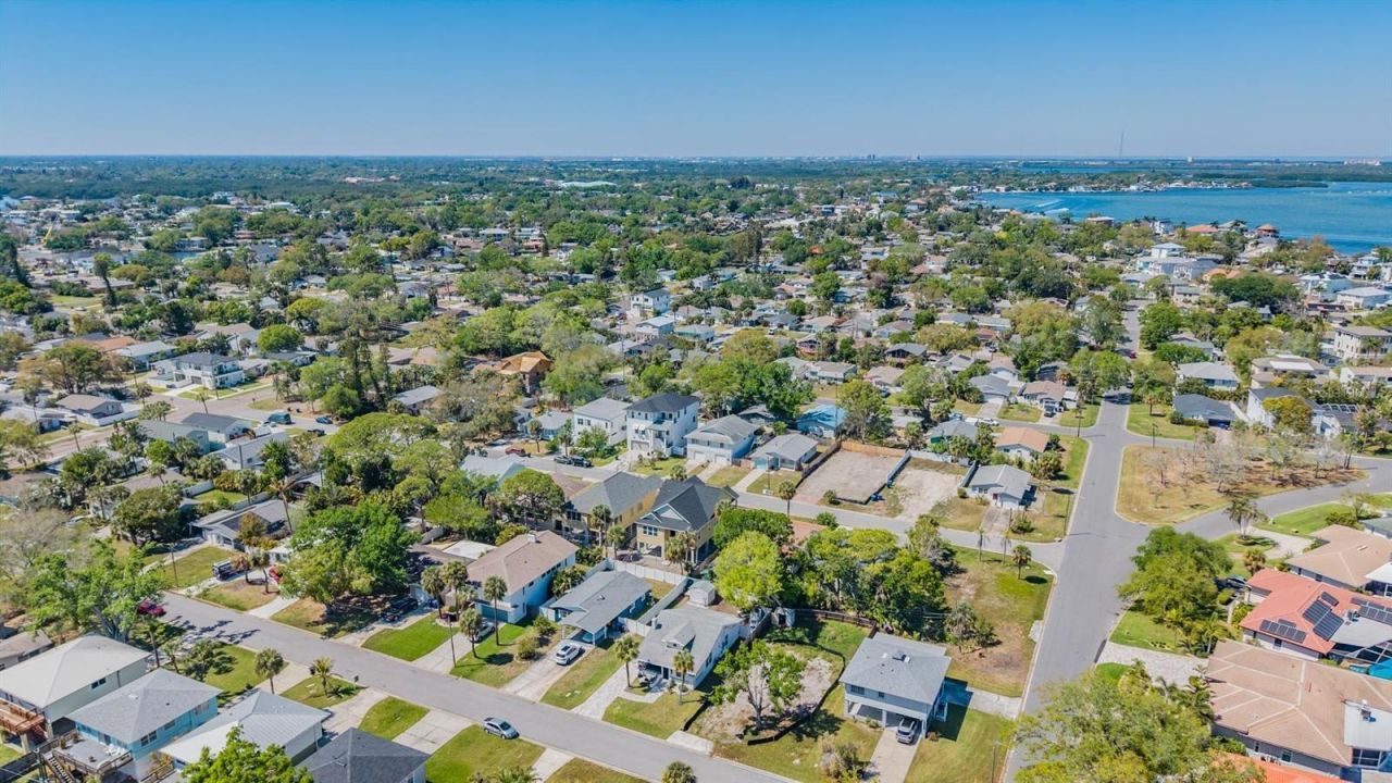 1875 Michigan Avenue Ne, Saint Petersburg, FL 33703 Photo