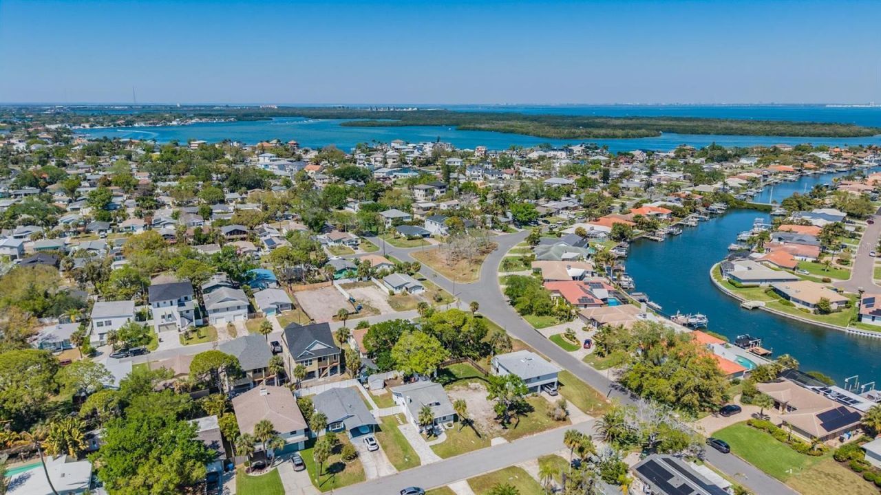 1875 Michigan Avenue Ne, Saint Petersburg, FL 33703 Photo