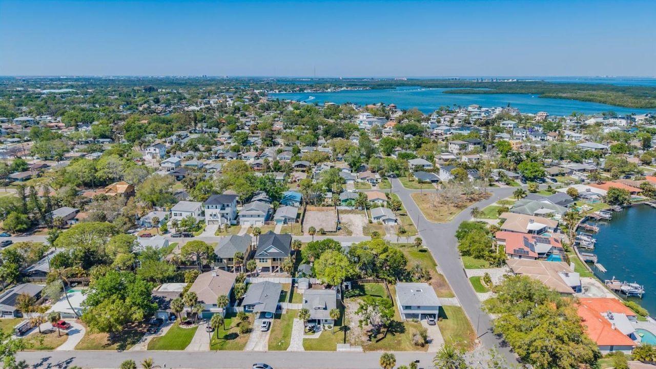 1875 Michigan Avenue Ne, Saint Petersburg, FL 33703 Photo