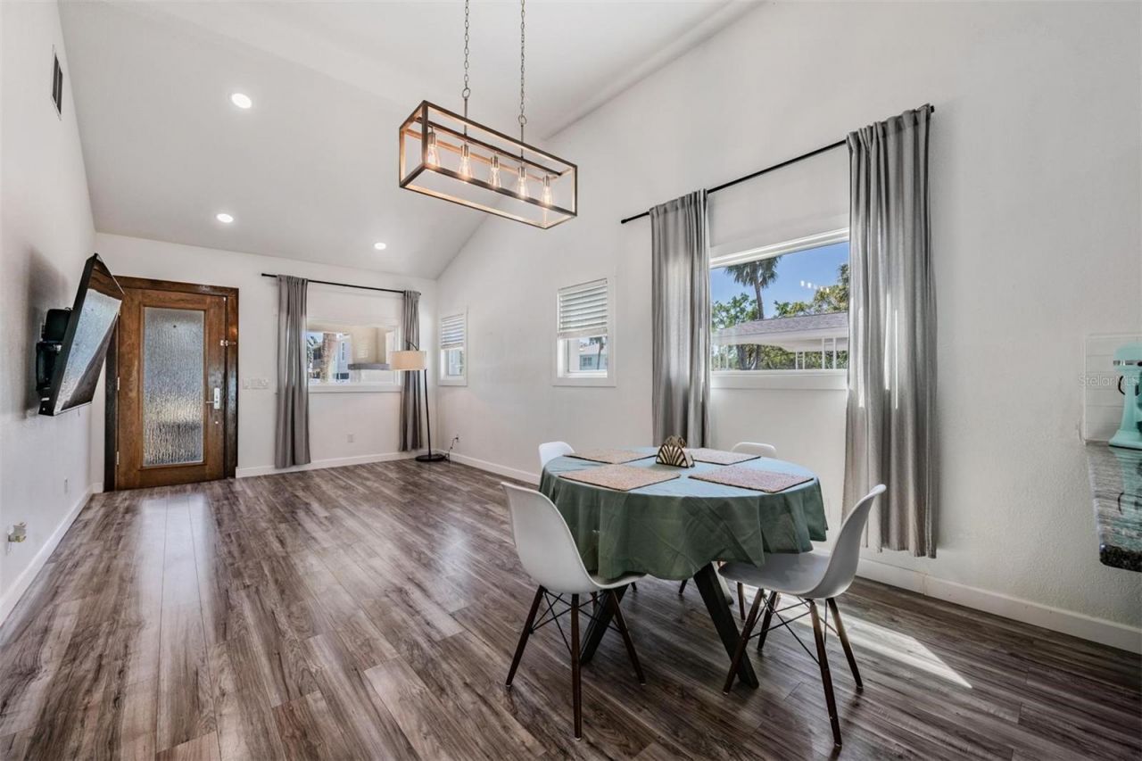 1875 Michigan Avenue Ne, Saint Petersburg, FL 33703 Photo