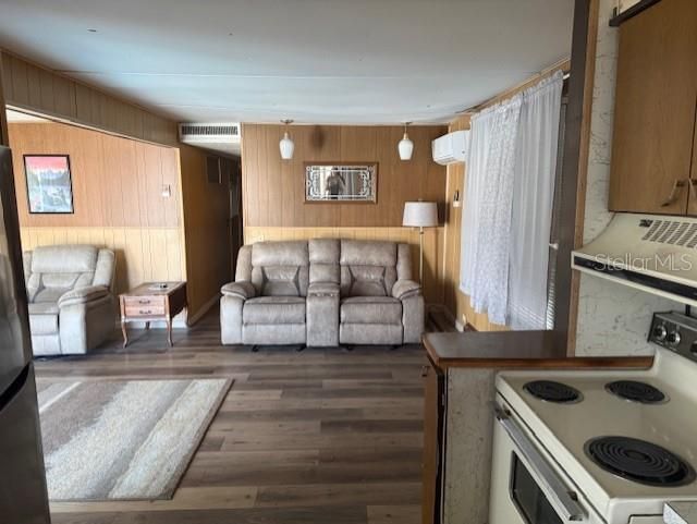 308 51st Avenue Drive W, Bradenton, FL 34207 Photo