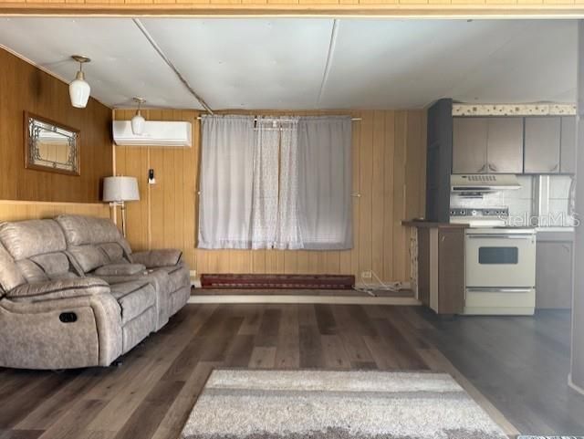 308 51st Avenue Drive W, Bradenton, FL 34207 Photo