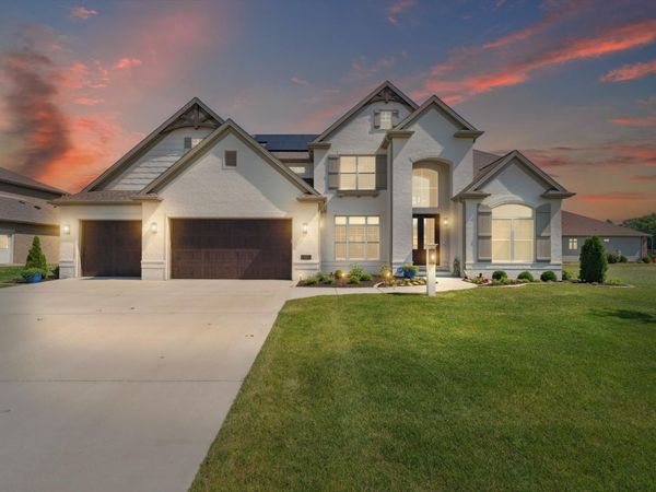 604 Cayman Way , Savoy, IL 61874