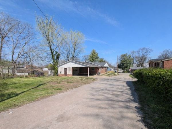 318 E 11th St, Columbia, TN 38401