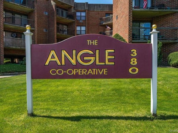 380 Fulton Street , Unit M2, Farmingdale, NY 11735