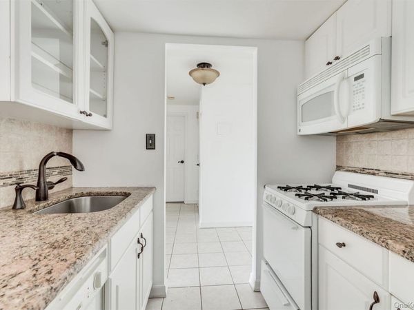 380 Fulton Street, Unit M2, Farmingdale, NY 11735