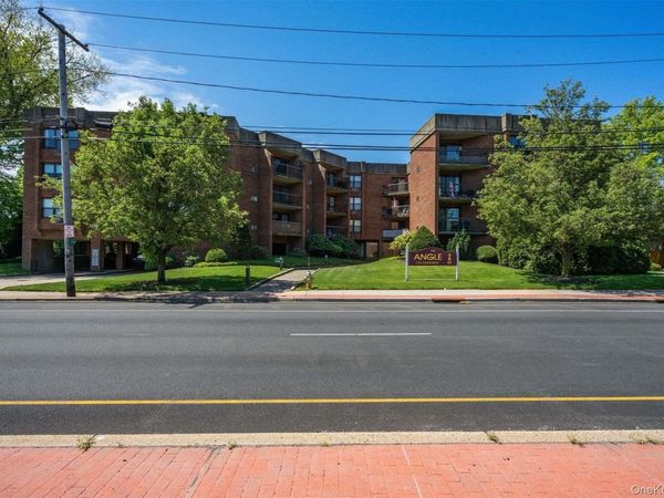 380 Fulton Street, Unit M2, Farmingdale, NY 11735