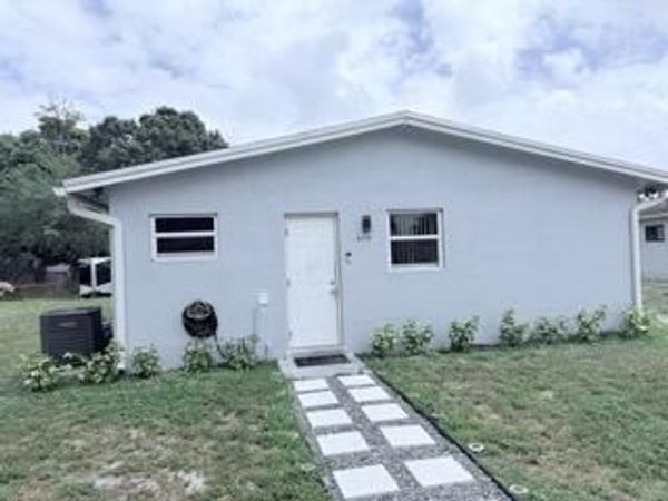 2710 NW 24th Avenue, Unit 1-2, Oakland Park, FL 33311