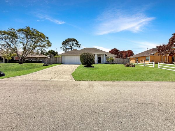 1526 SW Dycus Avenue, Port St. Lucie, FL 34953