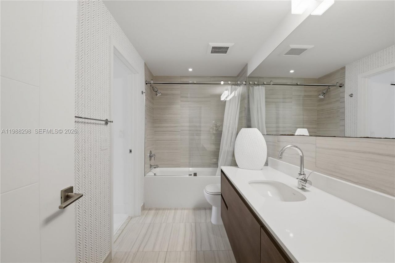 301 Altara Ave, Unit 603, Coral Gables, FL 33146 Photo