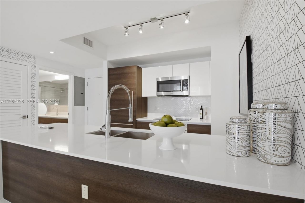 301 Altara Ave, Unit 603, Coral Gables, FL 33146 Photo