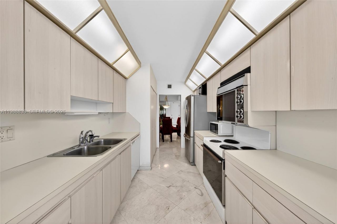 19667 Turnberry Way , Unit 6A, Aventura, FL 33180 Photo