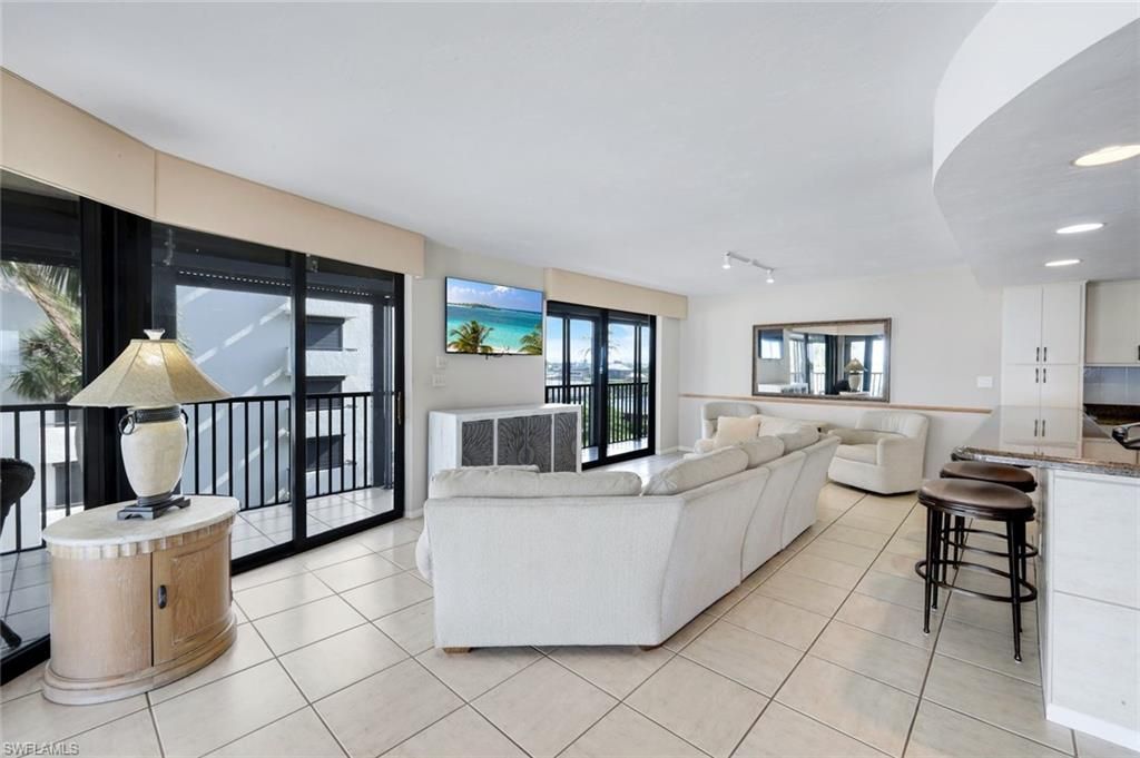 9653 Gulf Shore Dr, Unit 303, Naples, FL 34108 Photo