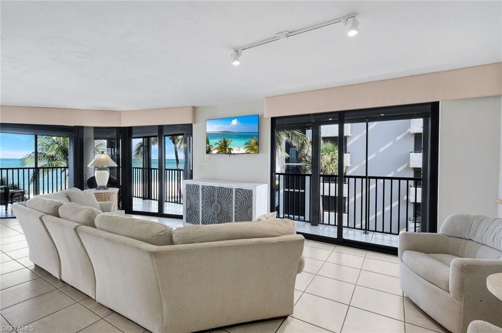 9653 Gulf Shore Dr, Unit 303, Naples, FL 34108 Photo