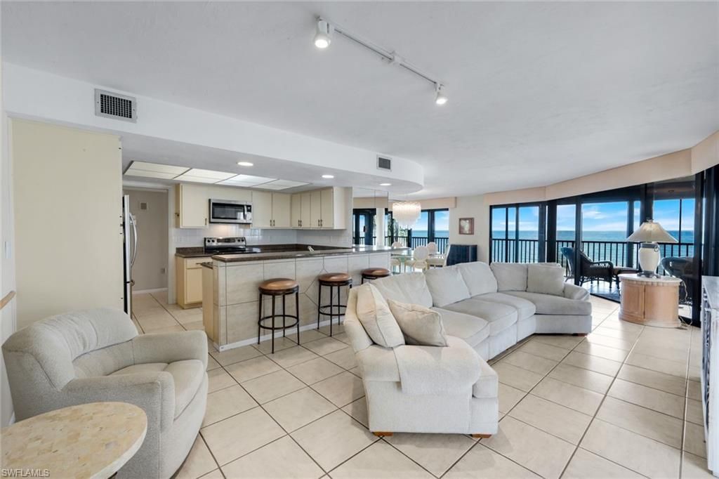 9653 Gulf Shore Dr, Unit 303, Naples, FL 34108 Photo