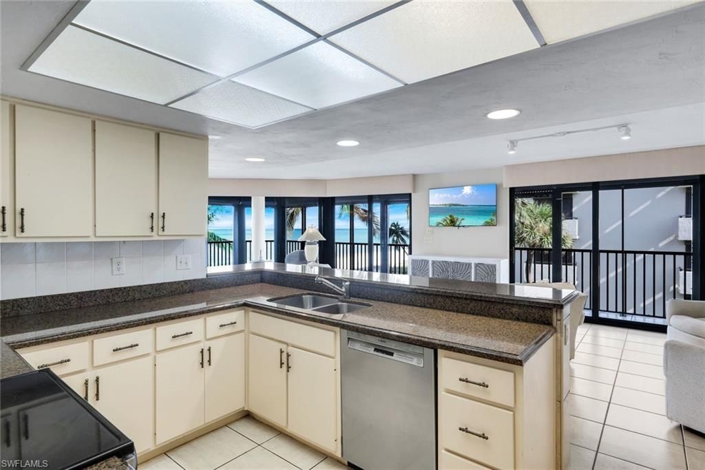 9653 Gulf Shore Dr, Unit 303, Naples, FL 34108 Photo