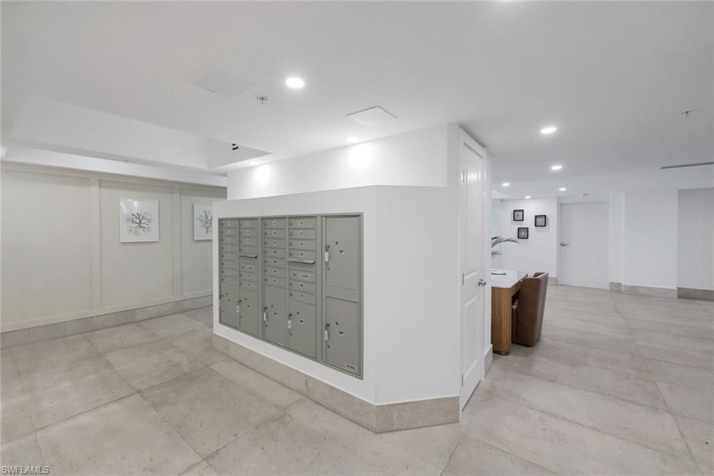 9653 Gulf Shore Dr, Unit 303, Naples, FL 34108 Photo