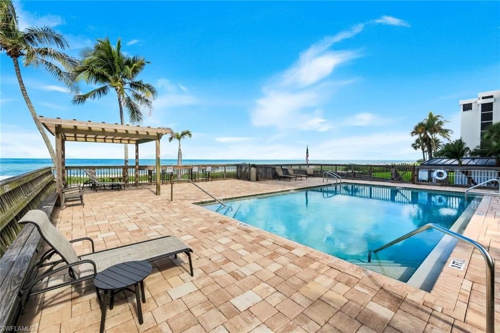 9653 Gulf Shore Dr, Unit 303, Naples, FL 34108 Photo
