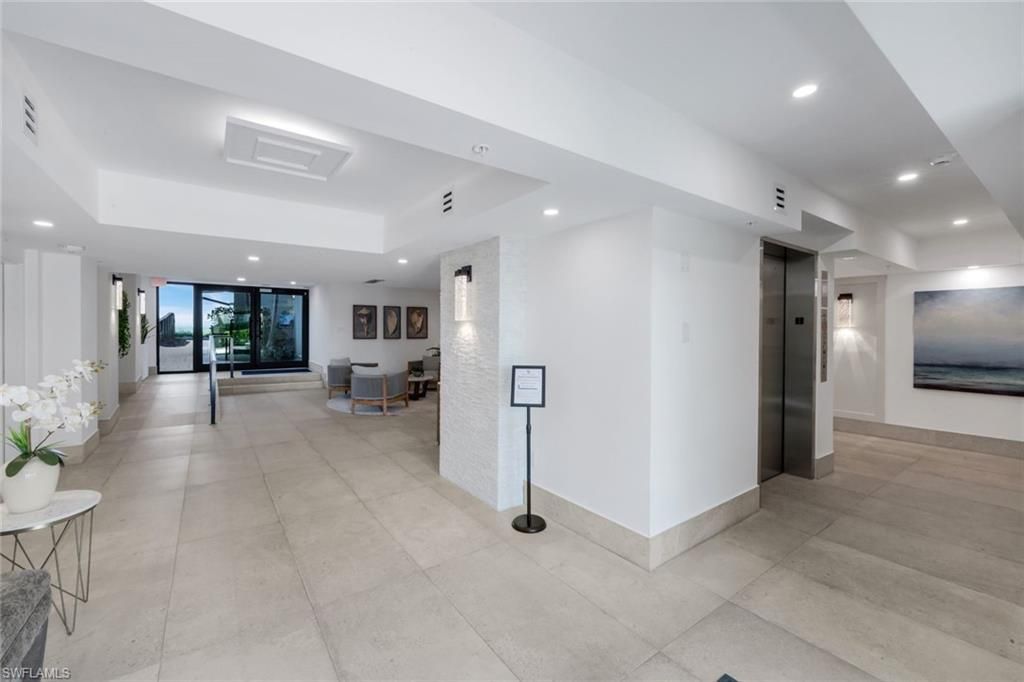 9653 Gulf Shore Dr, Unit 303, Naples, FL 34108 Photo