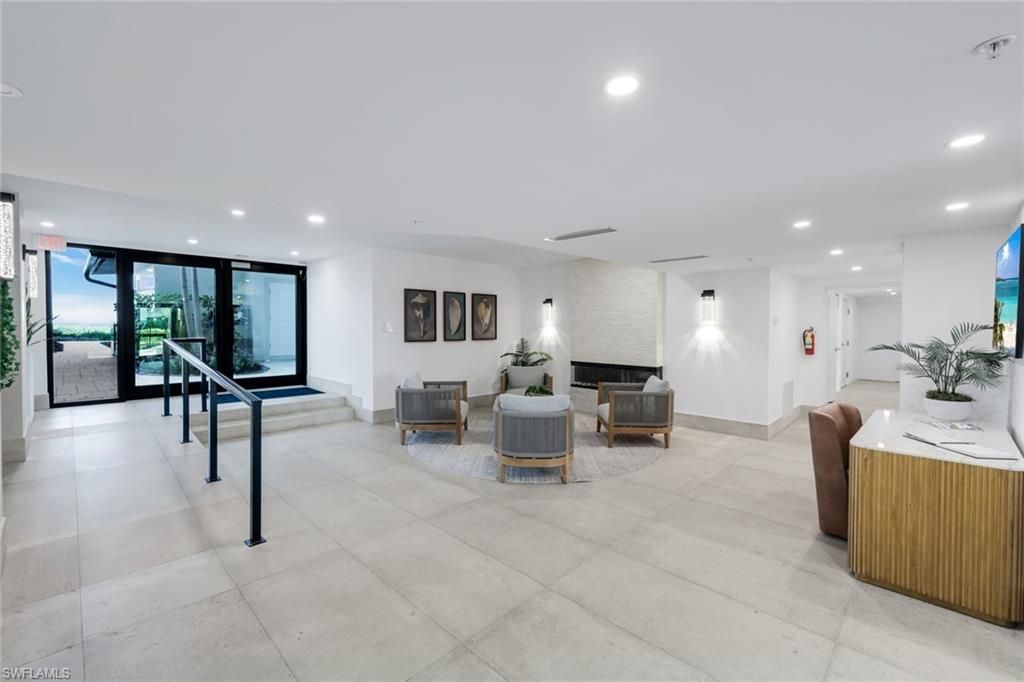 9653 Gulf Shore Dr, Unit 303, Naples, FL 34108 Photo