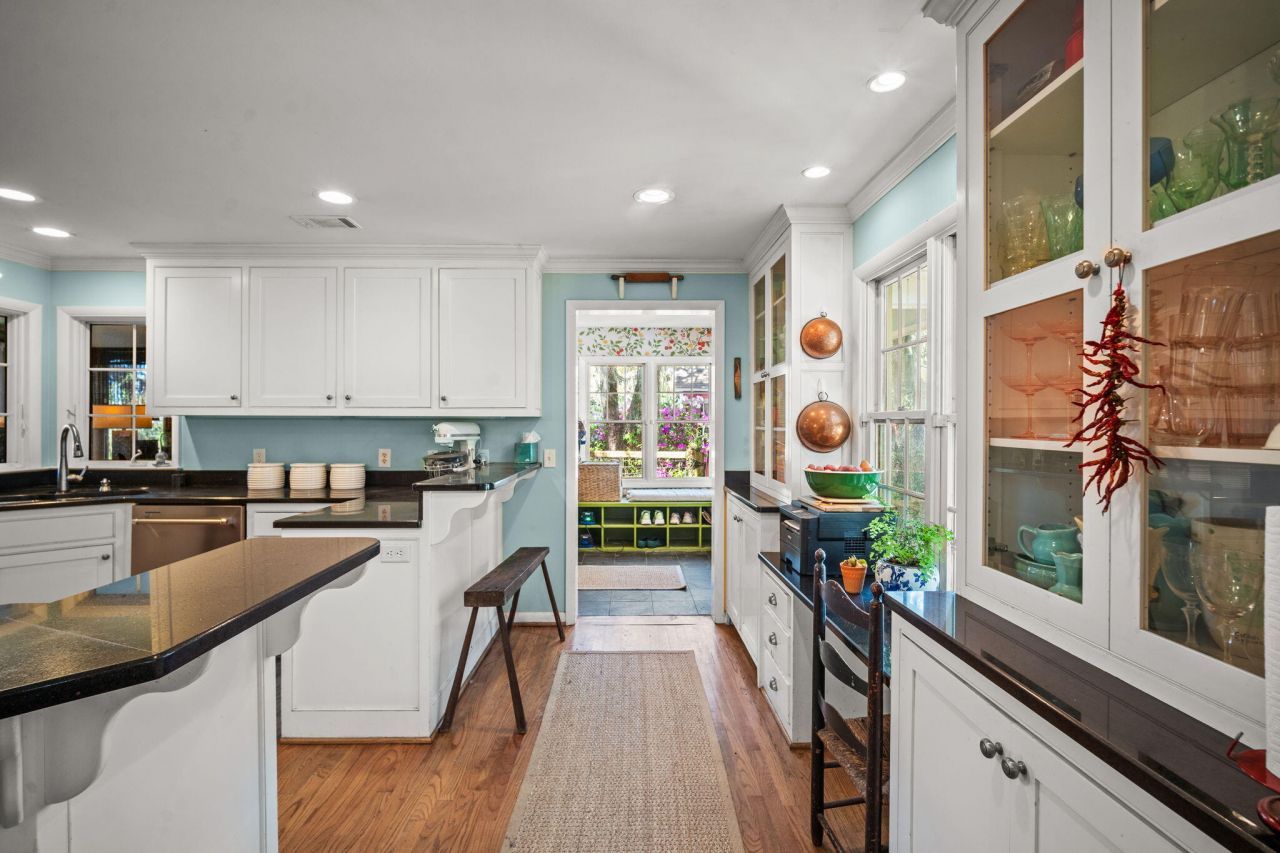 115 S Hermitage Road Photo 22