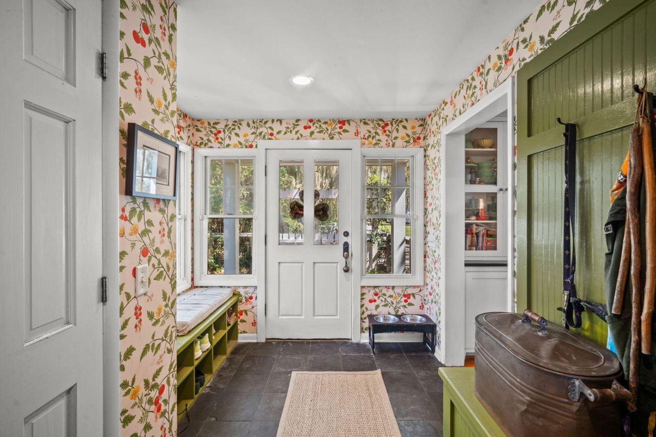 115 S Hermitage Road Photo 24