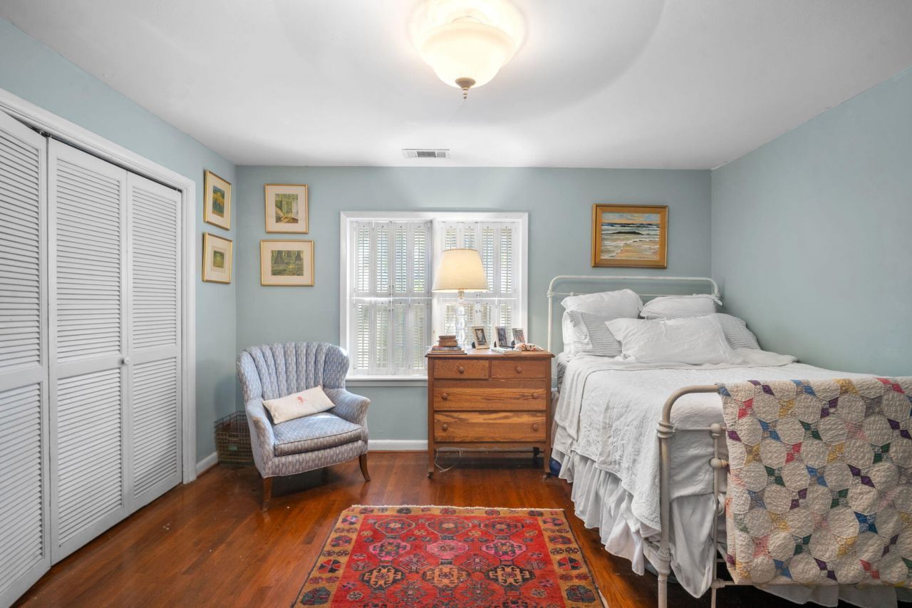 115 S Hermitage Road Photo 39