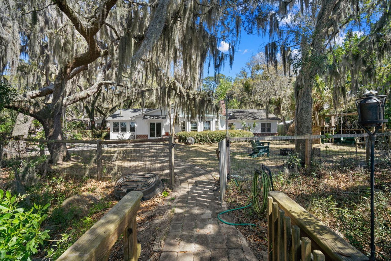 115 S Hermitage Road Photo 47