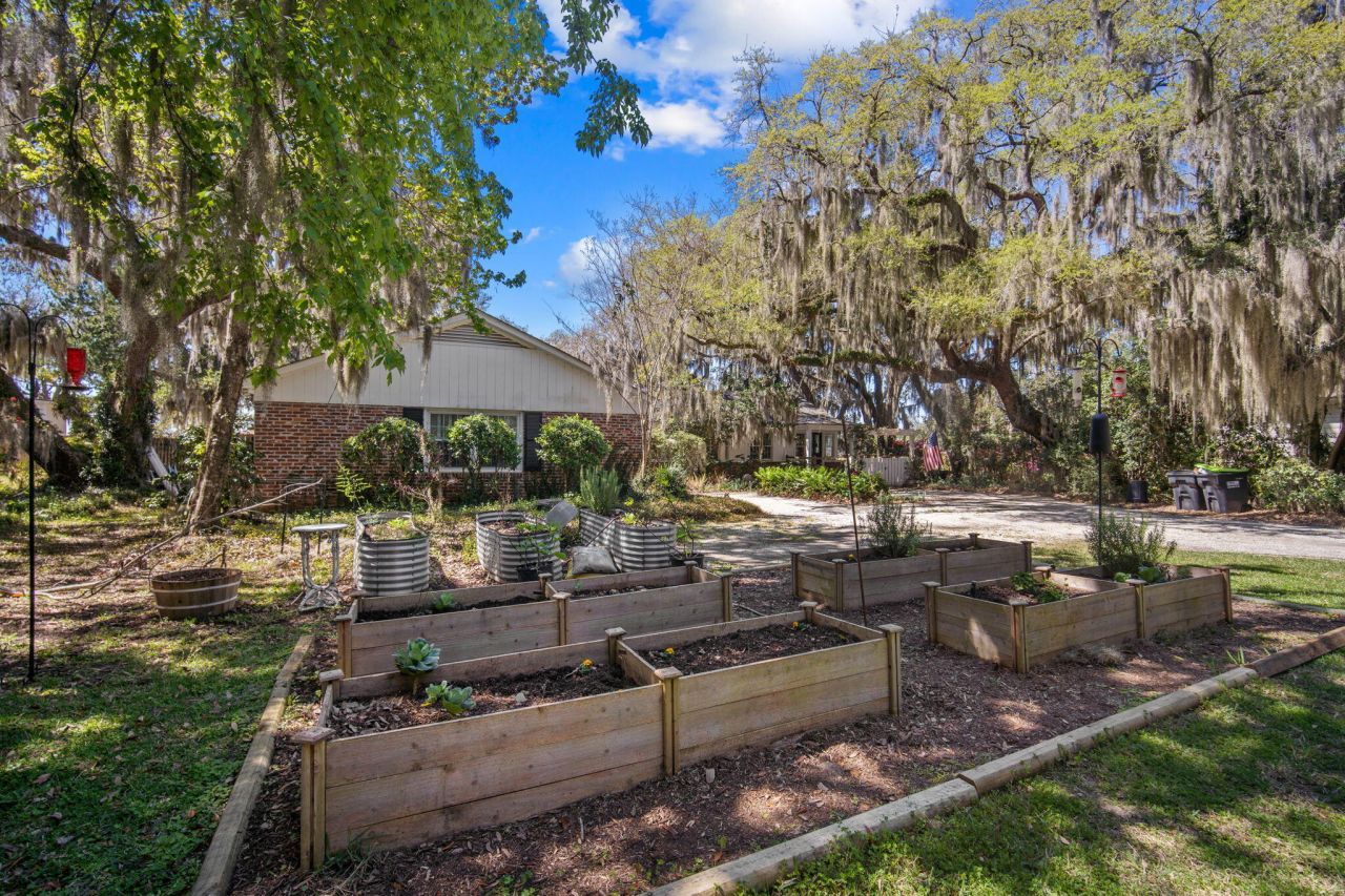 115 S Hermitage Road Photo 58