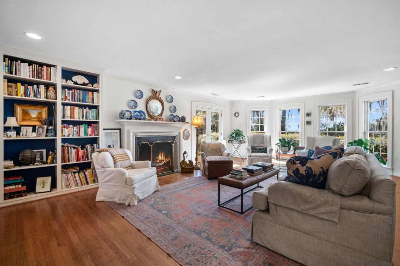 115 S Hermitage Road Photo 8