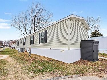 49611 Au Lac Dr E, Macomb Twp, MI 48051