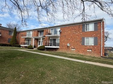 454 Fox Hills Drive N, Bloomfield Hills, MI 48304