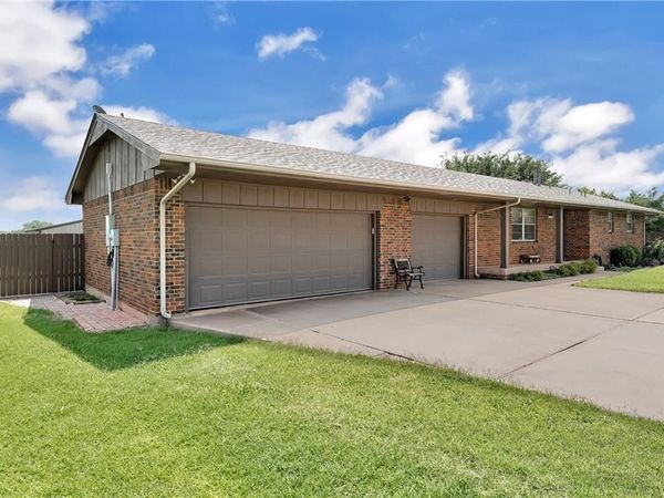 1912 N Watts , Unit 1912, Sayre, OK 73662
