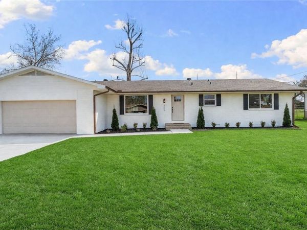 205 Big Tree Drive, Bentonville, AR 72712