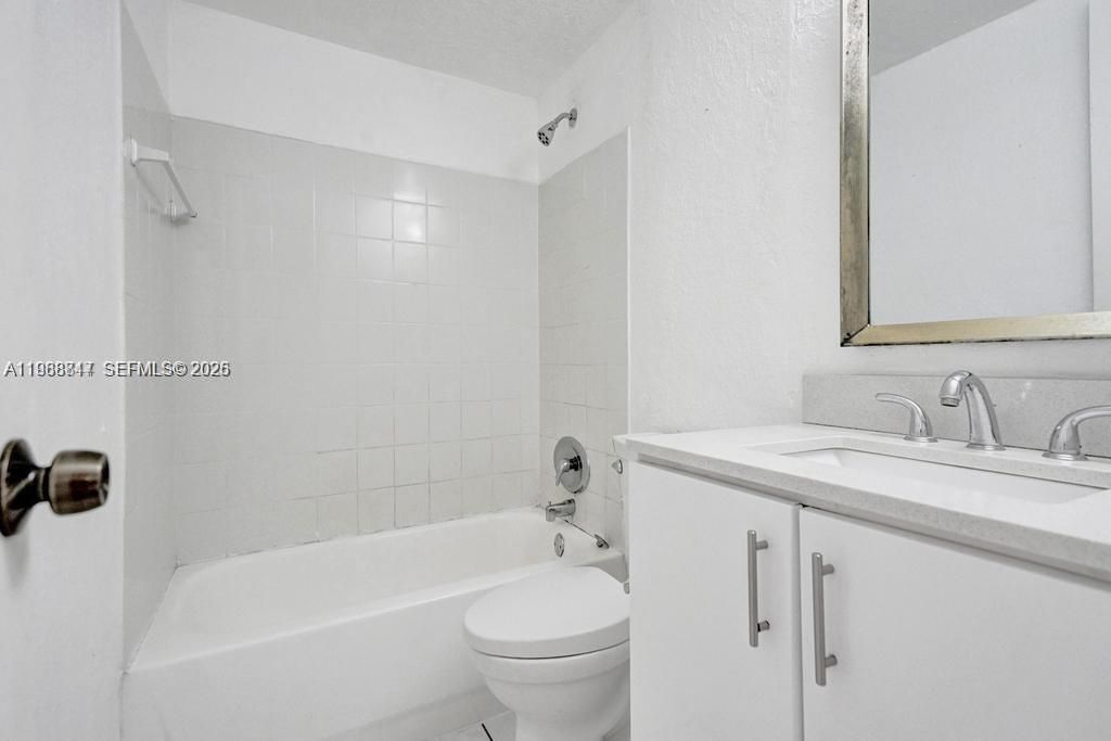 1251 NE 108th St , Unit 411, Miami, FL 33161 Photo