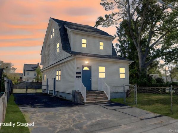 39 Chapman Place , Unit 1, Bay Shore, NY 11706