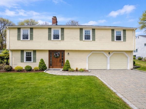 38 Cranmore Ln, Melrose, MA 02176