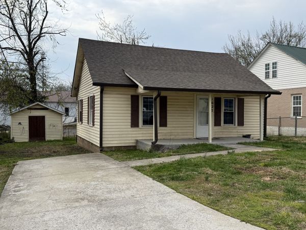 1627 Old Highway 31 E , Westmoreland, TN 37186