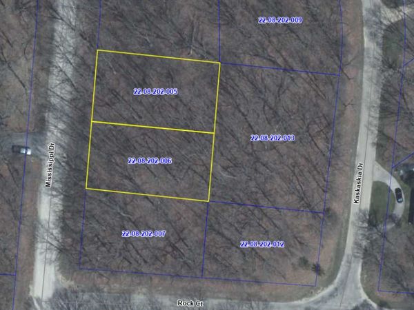 702 Mississippi Drive , Dixon, IL 61021