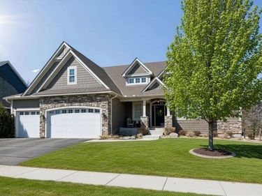 9264 Hawkcrest Court, Chanhassen, MN 55317