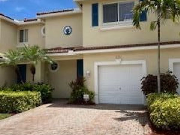 2757 S Evergreen Circle, Boynton Beach, FL 33474