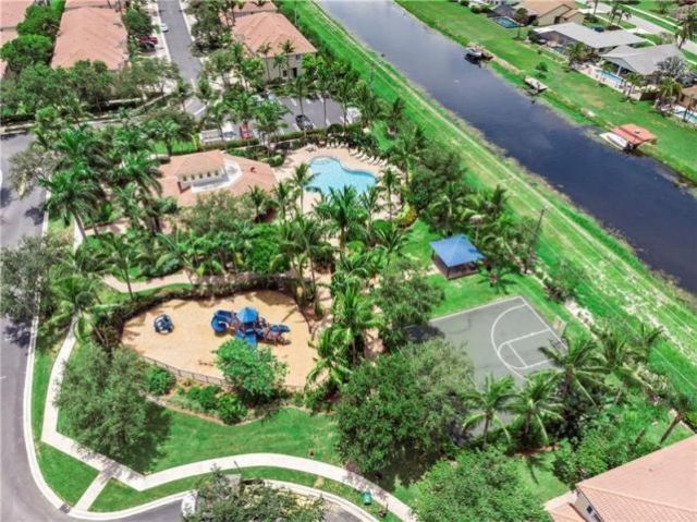 2757 S Evergreen Circle, Boynton Beach, FL 33474 Photo