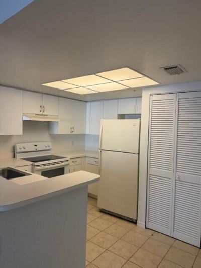 4195 N Haverhill Road, Unit 319, West Palm Beach, FL 33417 Photo
