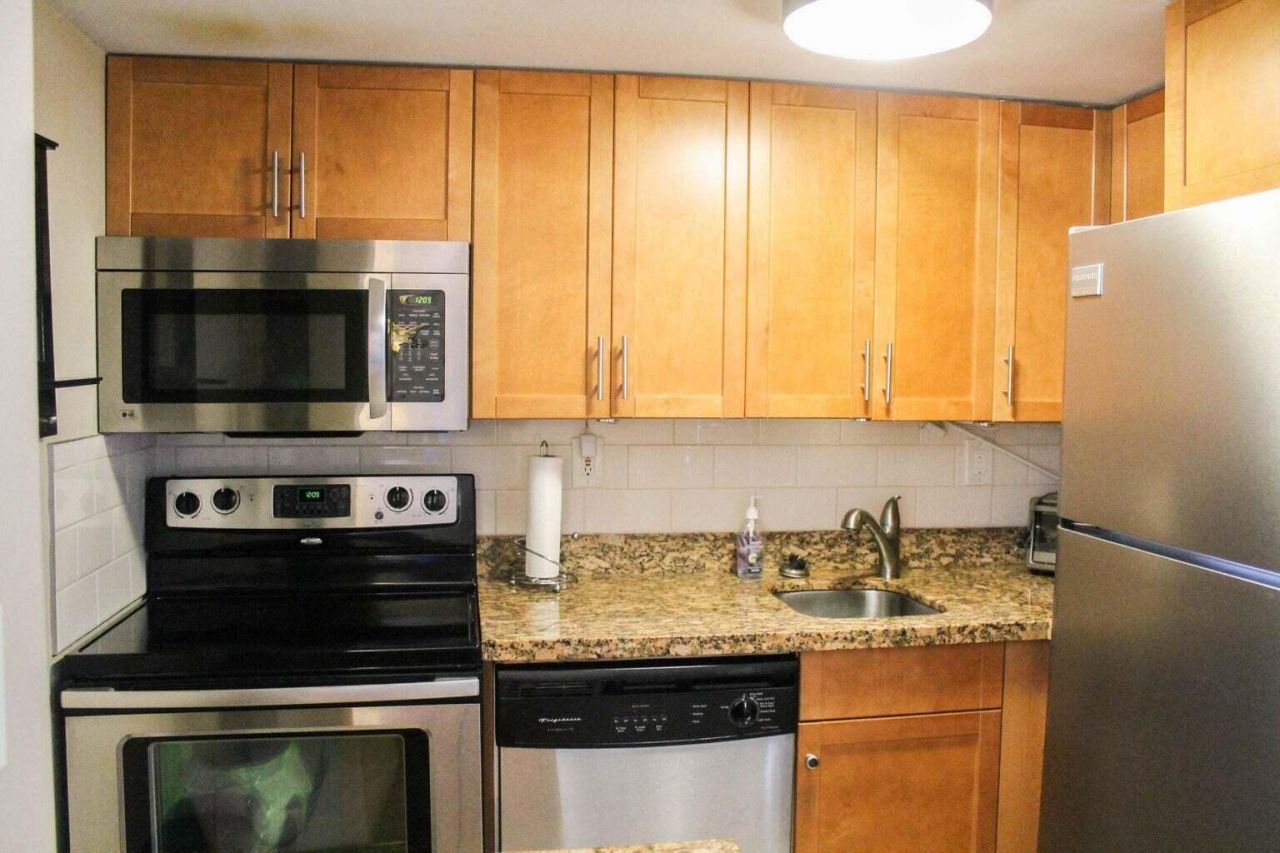 1830 Embassy Drive, Unit 123, West Palm Beach, FL 33401 Photo