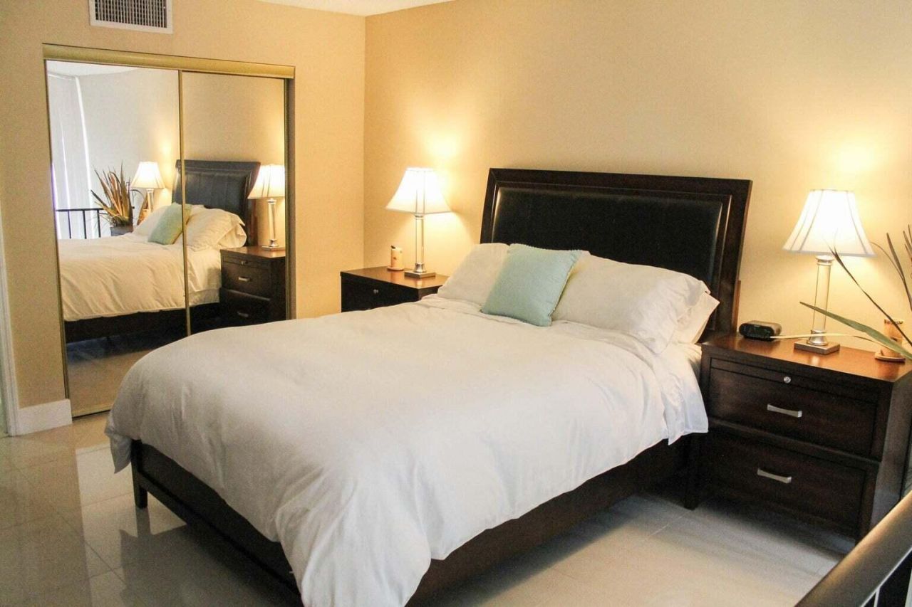 1830 Embassy Drive, Unit 123, West Palm Beach, FL 33401 Photo