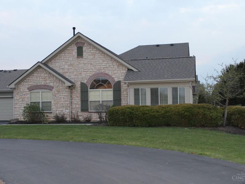 1392 Cotswold Drive, Hamilton, OH 45013 Photo 1