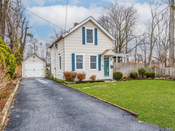 5 Wall Street, East Islip, NY 11730