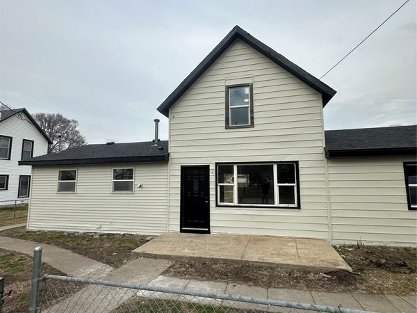 621 SE 9th Street, Des Moines, IA 50309